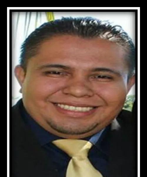 Lic. Moises  Uceda